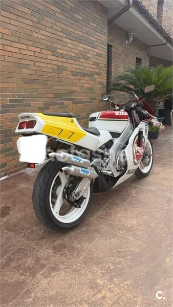 Suzuki RGV250 - Vista 5