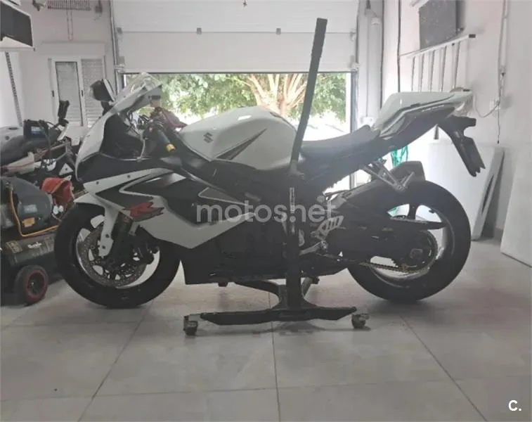 Suzuki GSX-R1000 - Vista 3