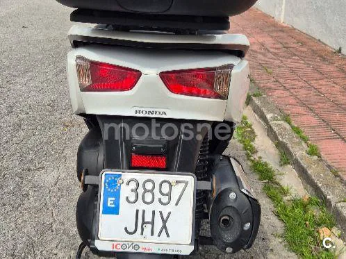 Honda Forza 300 - Vista 5