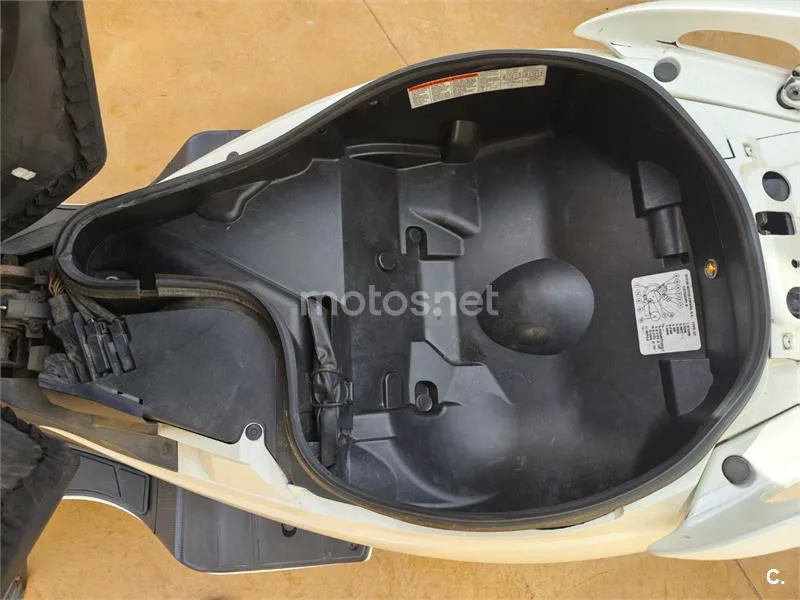 Suzuki Burgman 125 - Vista 6