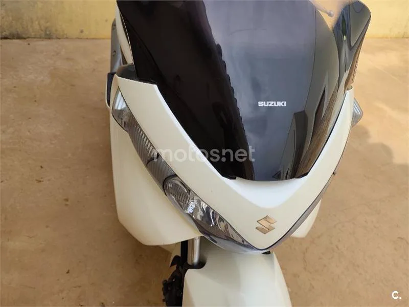 Suzuki Burgman 125 - Vista 8