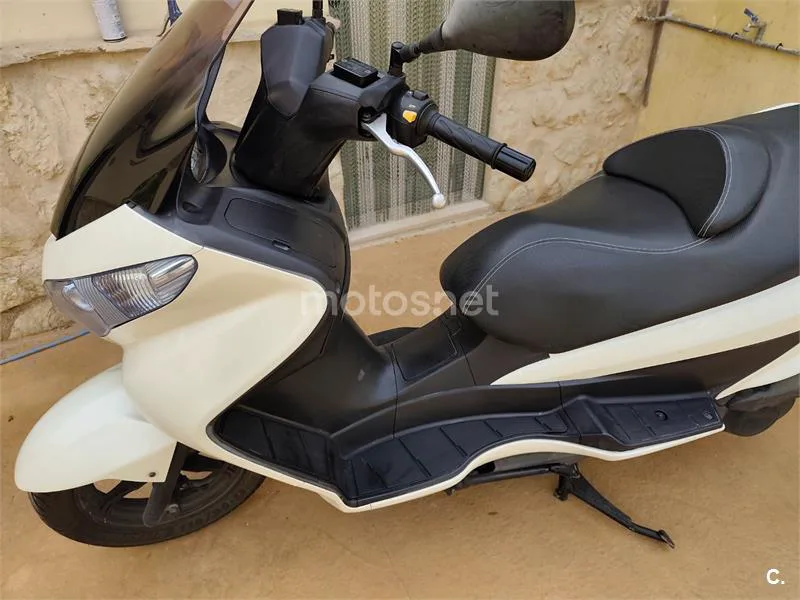 Suzuki Burgman 125 - Vista 9