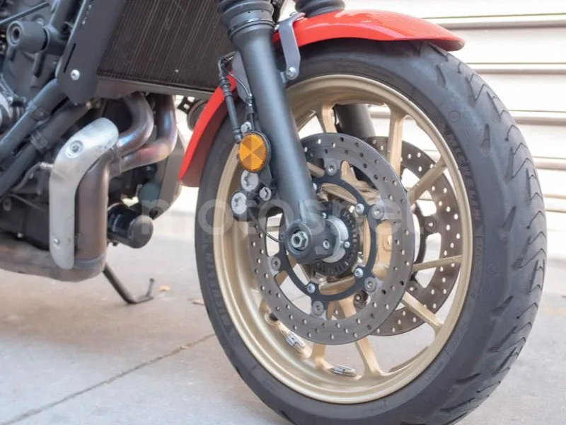 Yamaha XSR700 - Vista 11