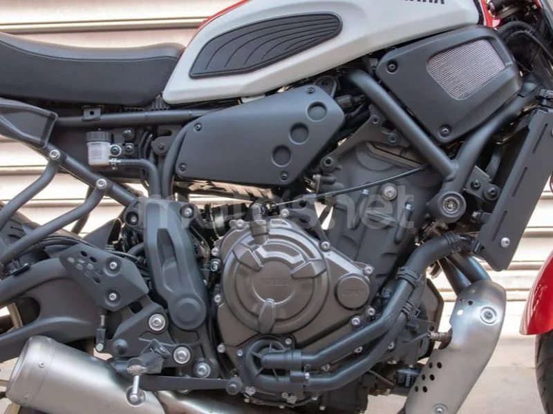 Yamaha XSR700 - Vista 12