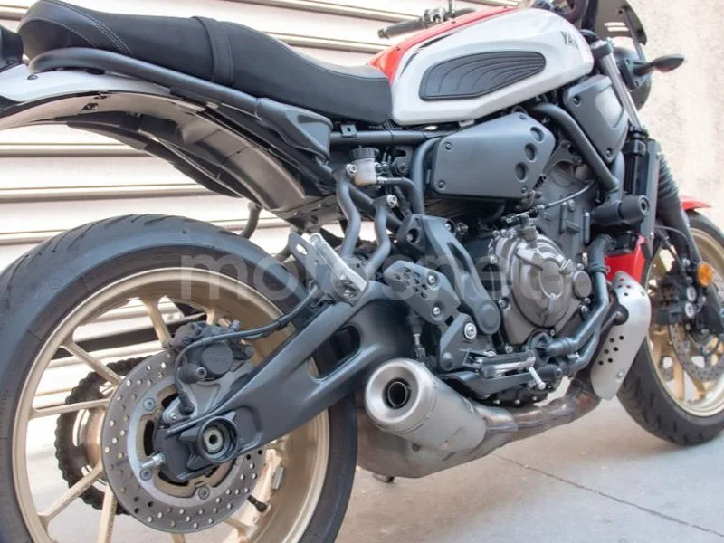 Yamaha XSR700 - Vista 13