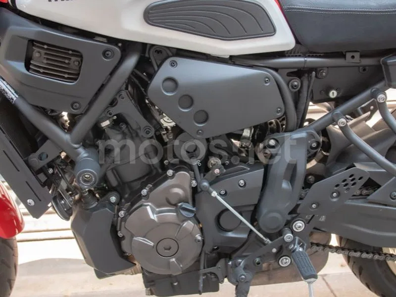 Yamaha XSR700 - Vista 5