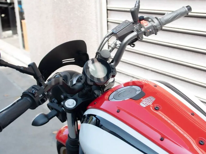 Yamaha XSR700 - Vista 7
