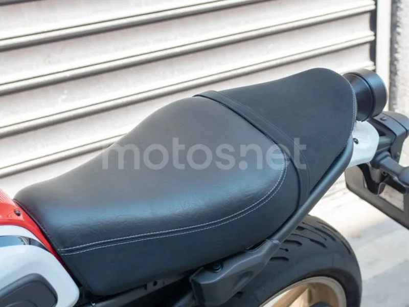 Yamaha XSR700 - Vista 8