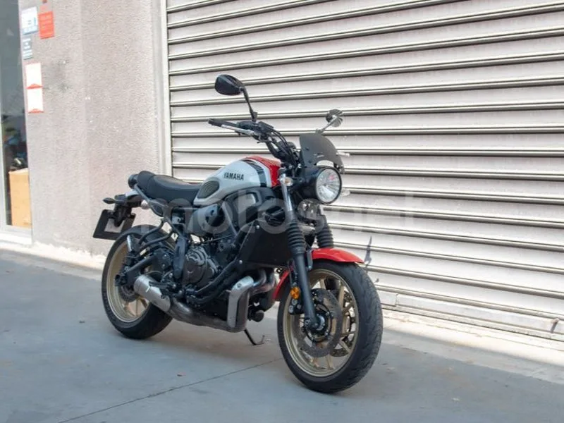 Yamaha XSR700 - Vista 9