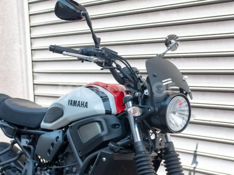 Yamaha XSR700 - Vista 10