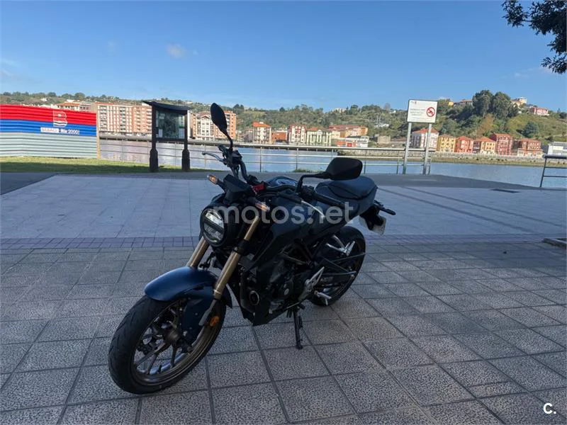 Honda CB125R - Vista 3