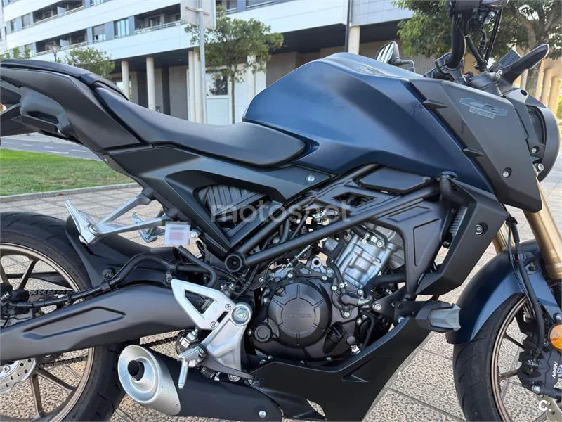 Honda CB125R - Vista 5