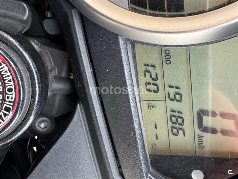 Kawasaki Z750 - Vista 4