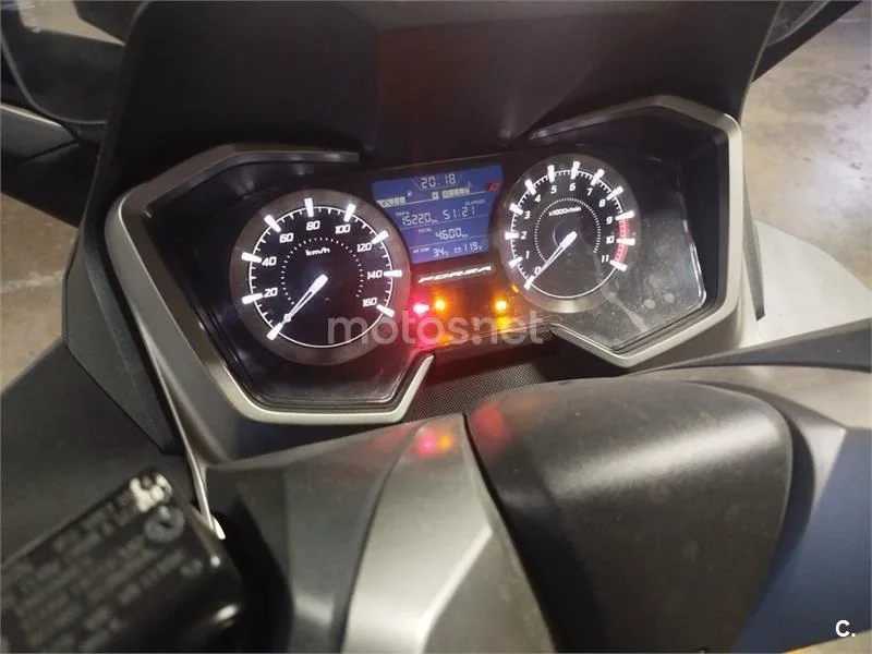 Honda Forza 350 - Vista 3