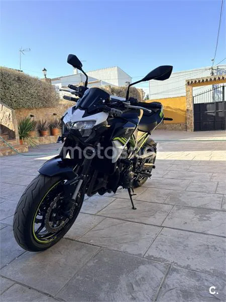 Kawasaki Z900 - Vista 4
