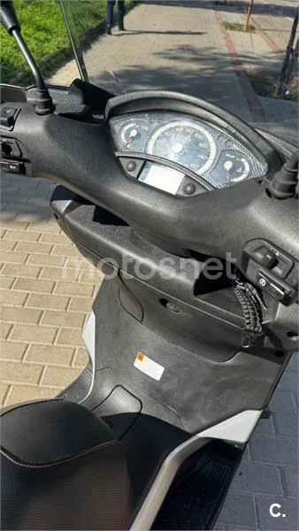 Yamaha XMAX 250 - Vista 7