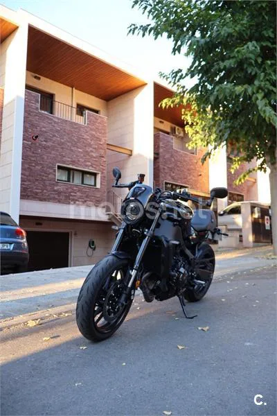 Yamaha XSR900 - Vista 6