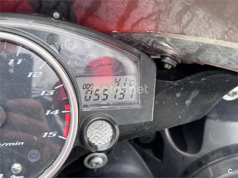 Yamaha YZF-R1 - Vista 4