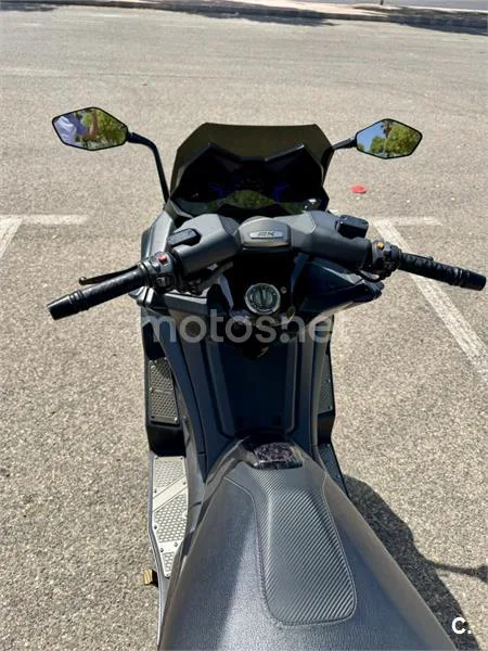 Kymco AK 550 - Vista 12