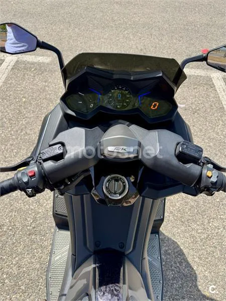 Kymco AK 550 - Vista 13