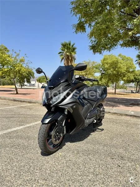 Kymco AK 550 - Vista 3