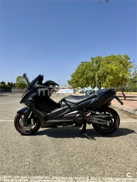 Kymco AK 550 - Vista 5