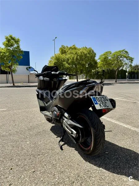 Kymco AK 550 - Vista 6