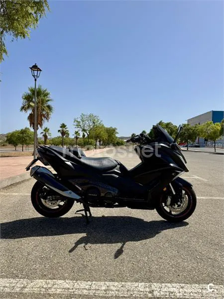 Kymco AK 550 - Vista 8