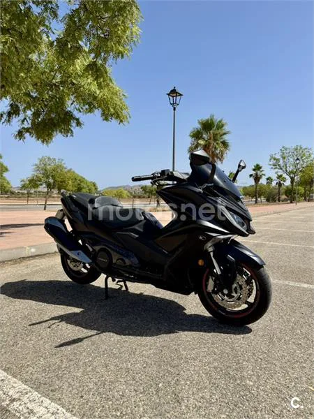 Kymco AK 550 - Vista 9