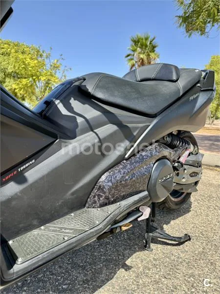 Kymco AK 550 - Vista 10