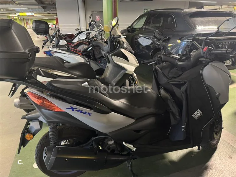 Yamaha XMAX 300 - Vista 3