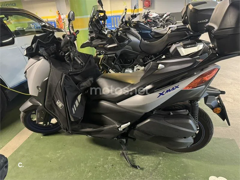 Yamaha XMAX 300 - Vista 4