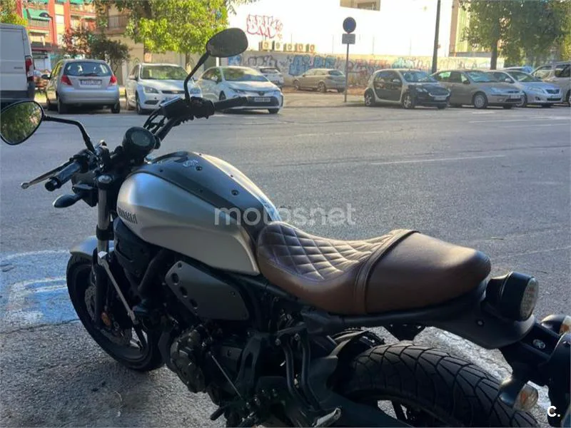 Yamaha XSR700 - Vista 3