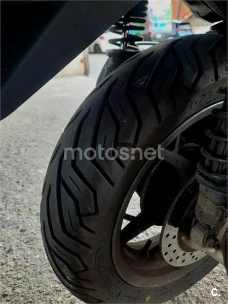 Yamaha XMAX 250 - Vista 11