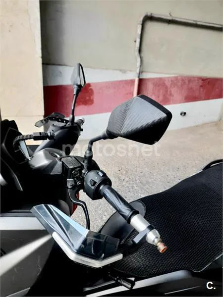 Yamaha XMAX 250 - Vista 9