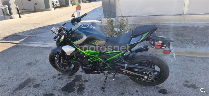Kawasaki Z900 - Vista 4