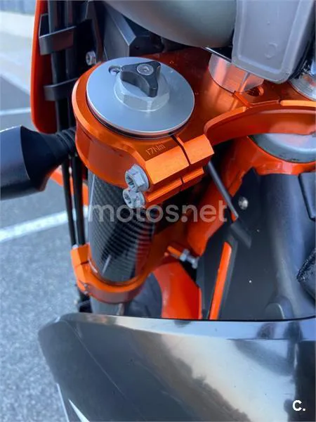 KTM 690 SMC R - Vista 7