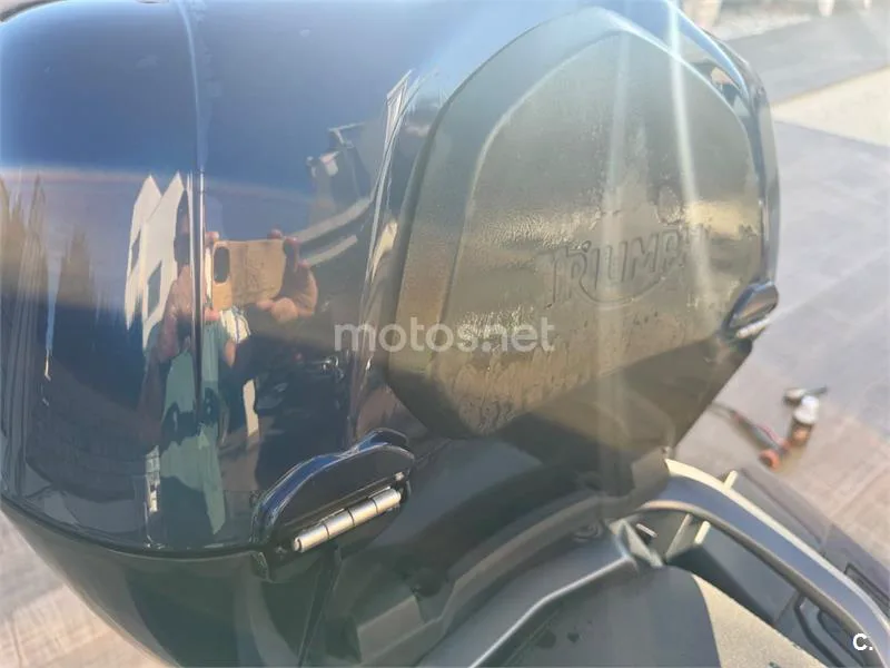 Triumph Trophy SE - Vista 15