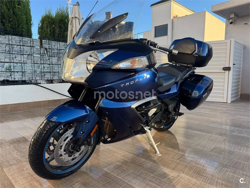 Triumph Trophy SE - Vista 16