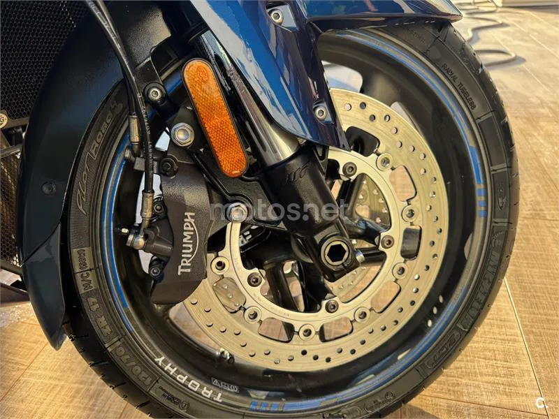 Triumph Trophy SE - Vista 20