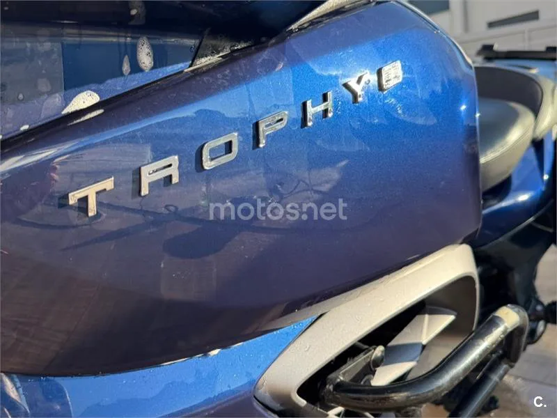Triumph Trophy SE - Vista 4