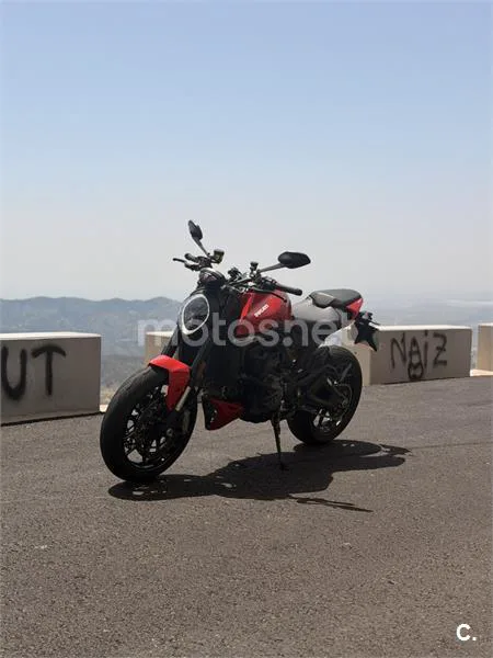 Ducati Monster - Vista 4