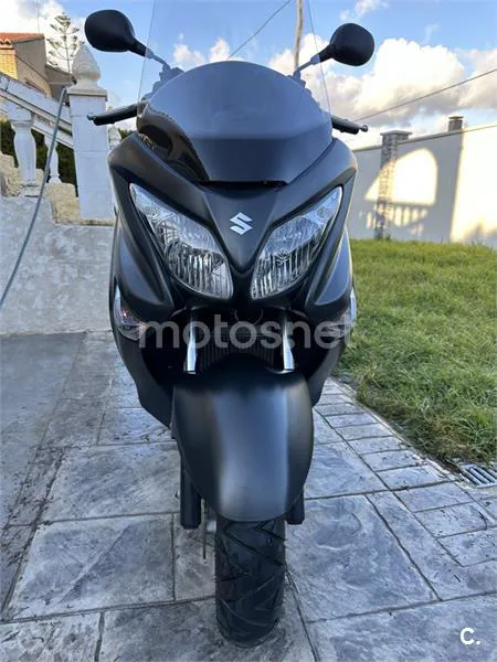 Suzuki Burgman 125 2100 € 2015 Valencia - 1