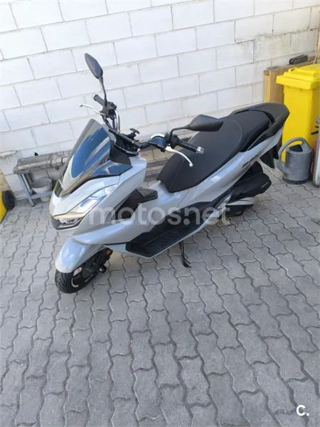 Honda PCX125 - Vista 3