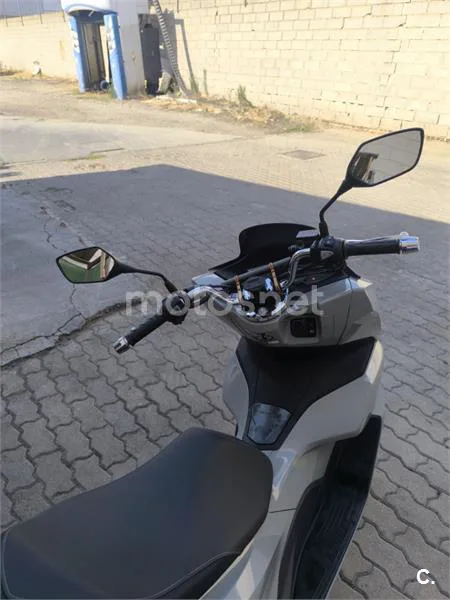 Honda PCX125 - Vista 6
