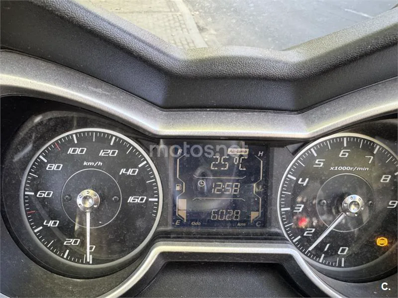 Yamaha XMAX 300 - Vista 4