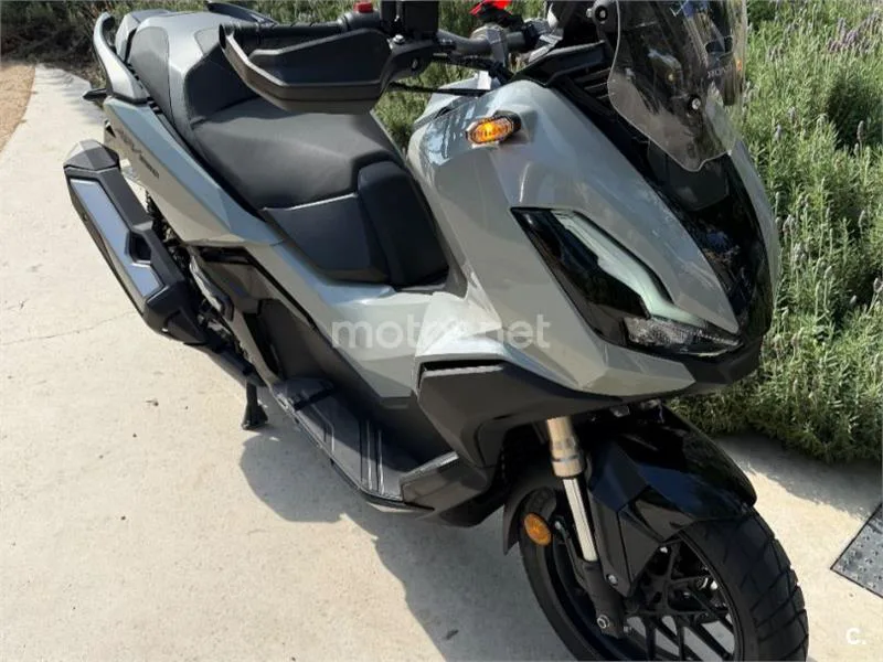 Honda ADV350 - Vista 4