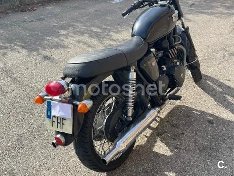 Triumph Bonneville - Vista 11
