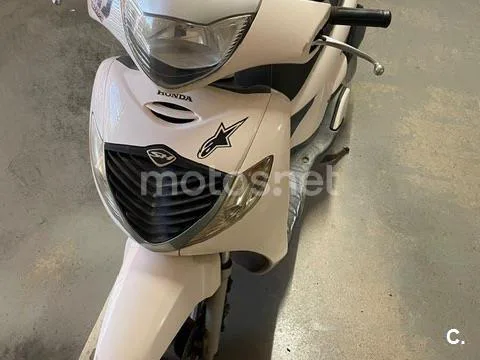 Honda SH125i - Vista 10