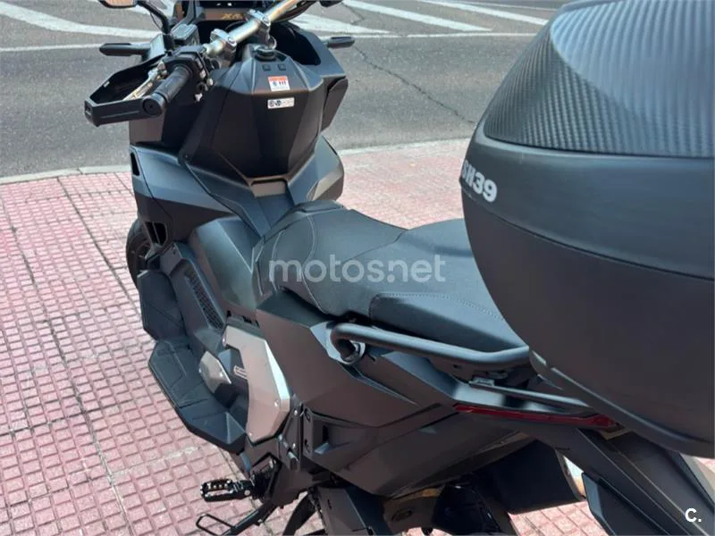 Honda X-ADV - Vista 4